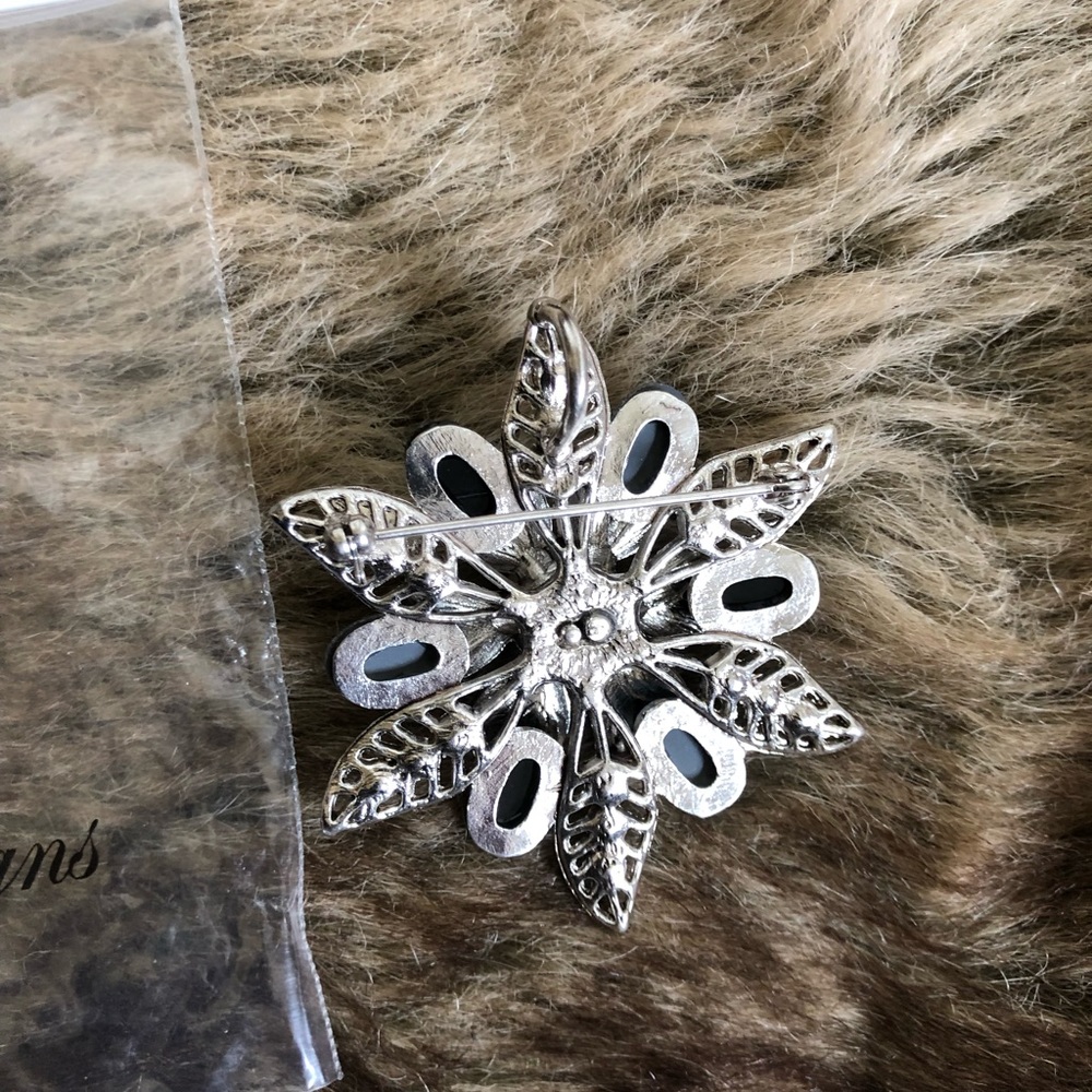 Brooch/Pin/Charm - Picture 2 of 2